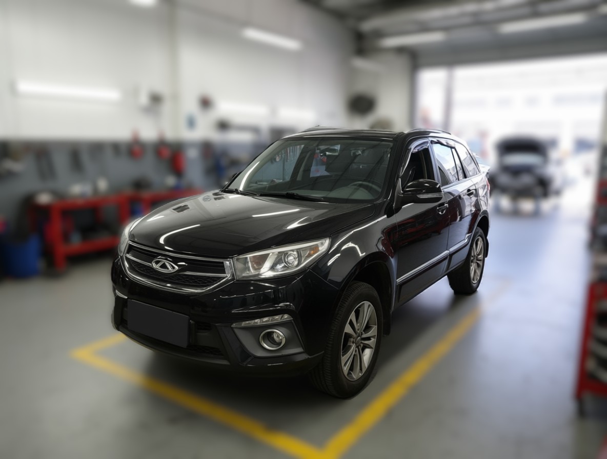 Chery Tiggo T11 готовится к покраске в автотехцентре