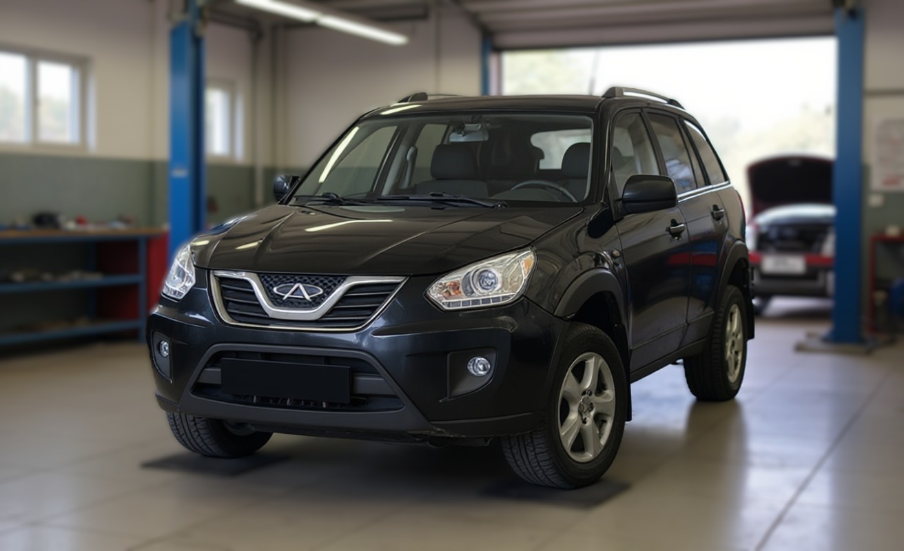 Chery Tiggo T11 готовится к ремонту электрики в автотехцентре