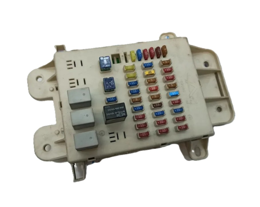 Блок реле и предохранителей Тигго Т11