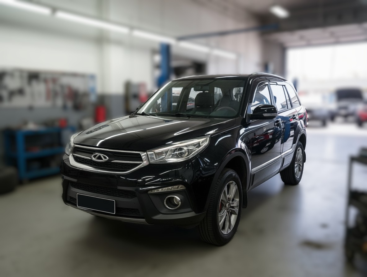 Chery Tiggo T11 готовится к замене бензонасоса в автотехцентре