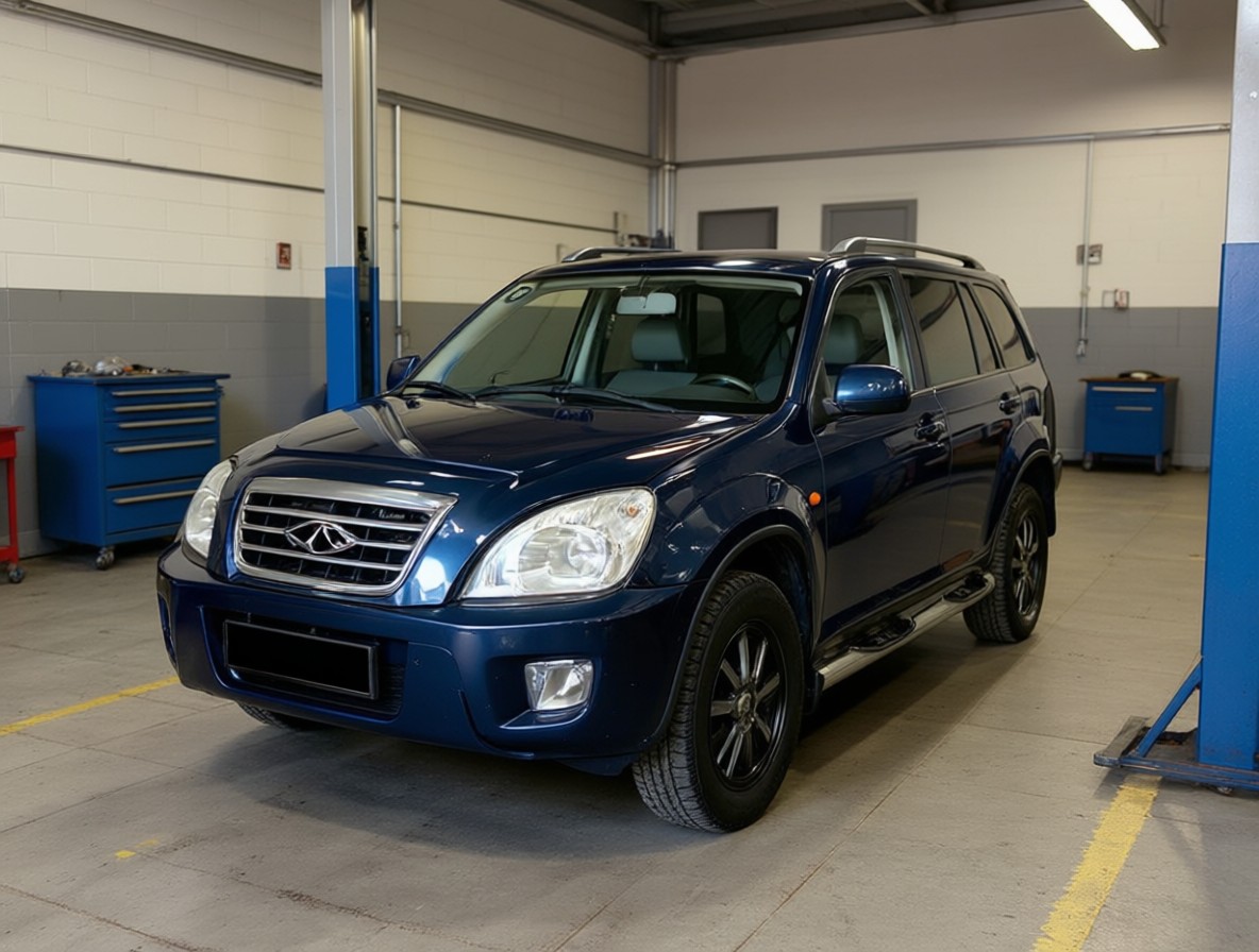 Chery Tiggo T11 готовится к замене приводного ремня в автотехцентре