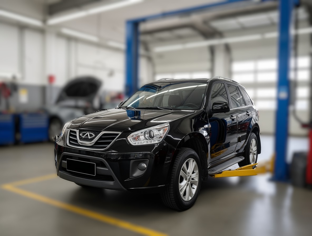 Chery Tiggo T11 готовится к замене шаровых опор в автотехцентре
