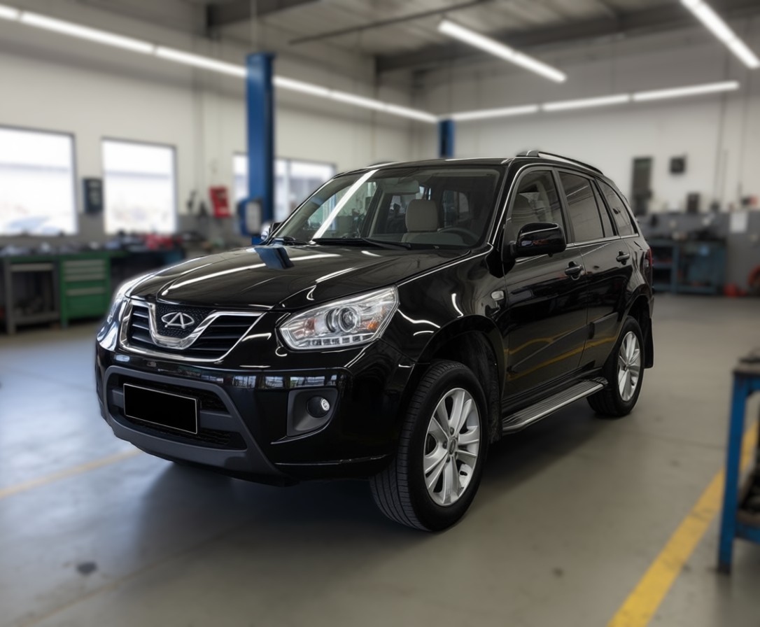 Chery Tiggo T11 готовится к замене стоек стабилизатора в автотехцентре