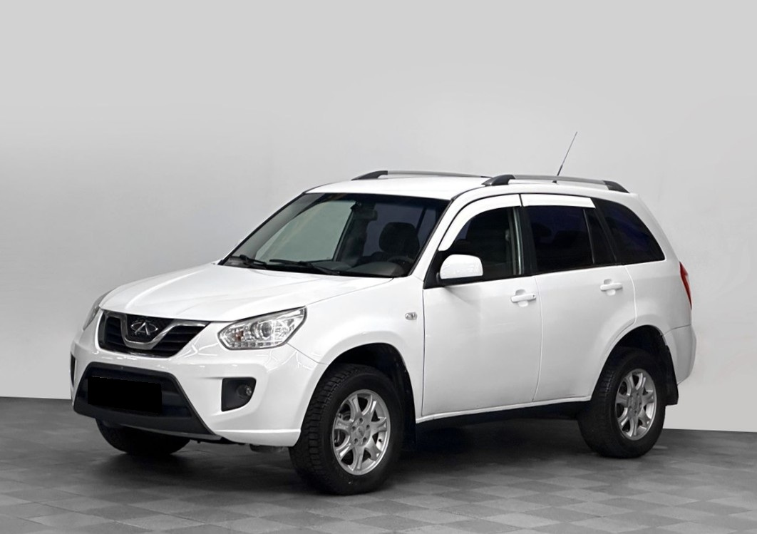 Chery Tiggo T11 готовится к замене суппорта в автотехцентре