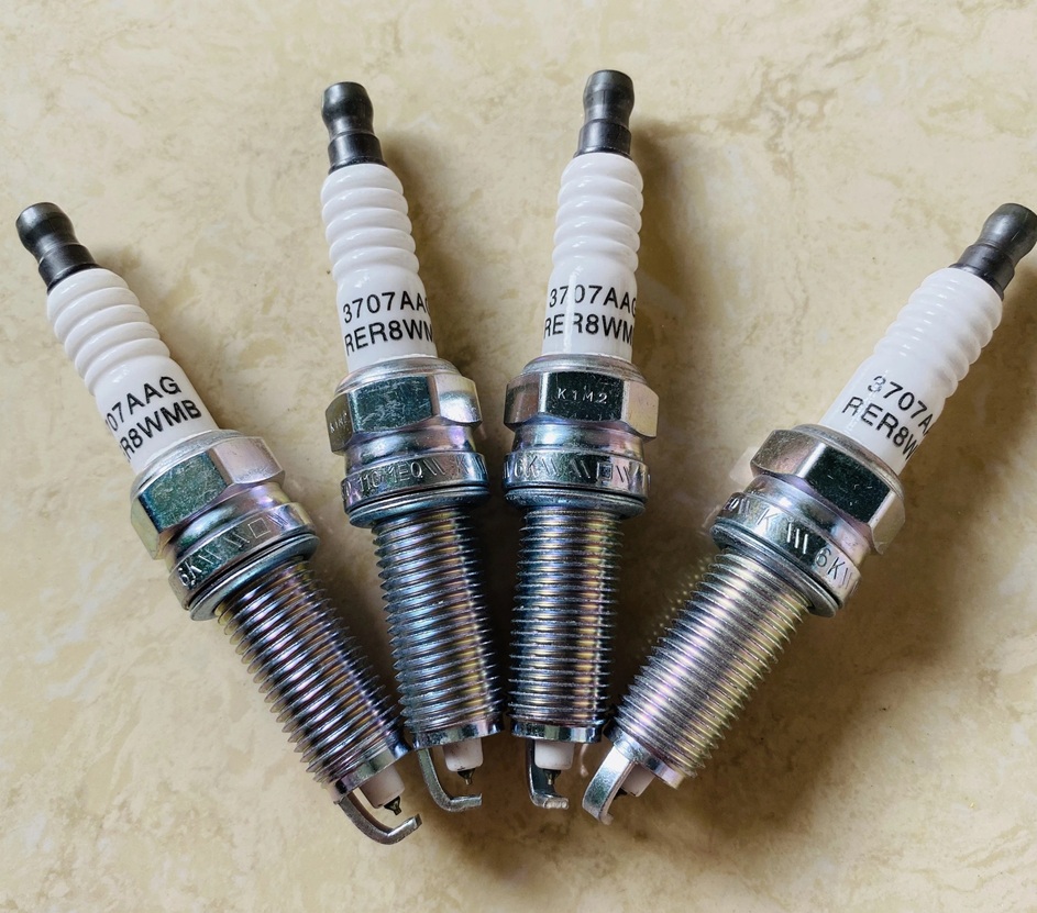 Комплект новых свечей