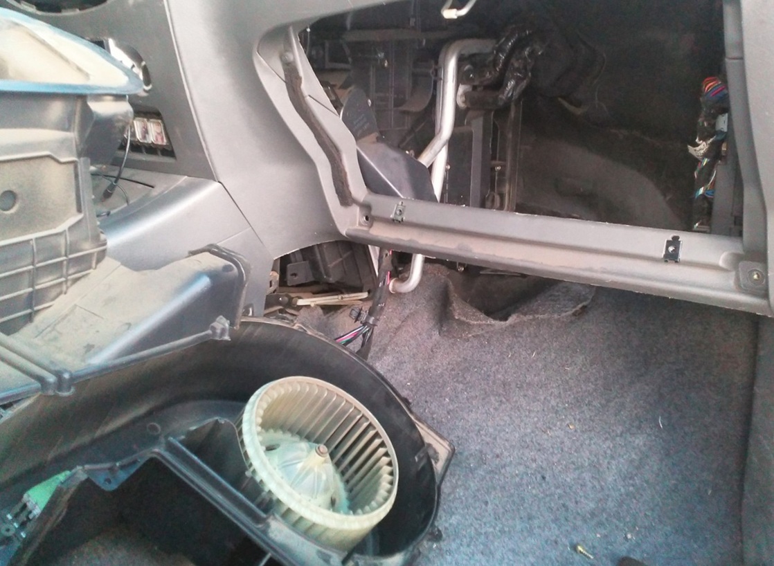 Замена вентилятора печки Chery Tiggo T11