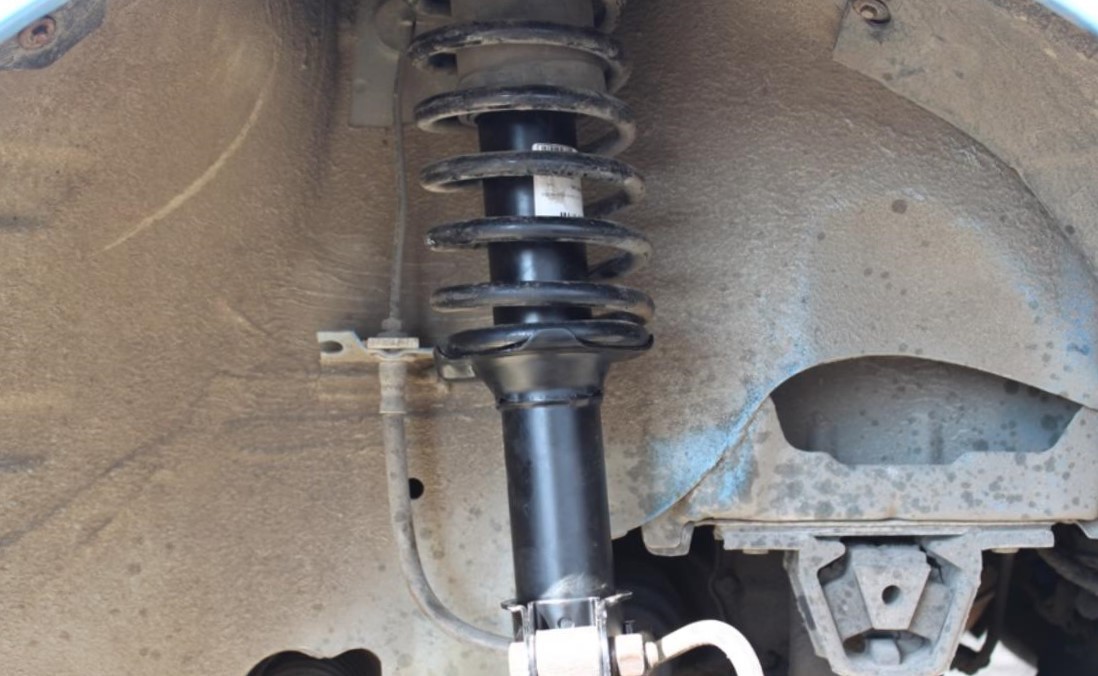 передняя стойка амортизатора чери