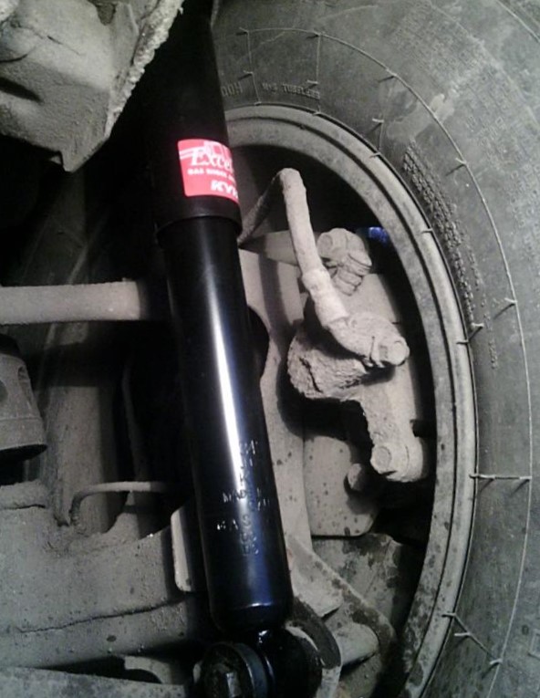 замена амортизатора чери