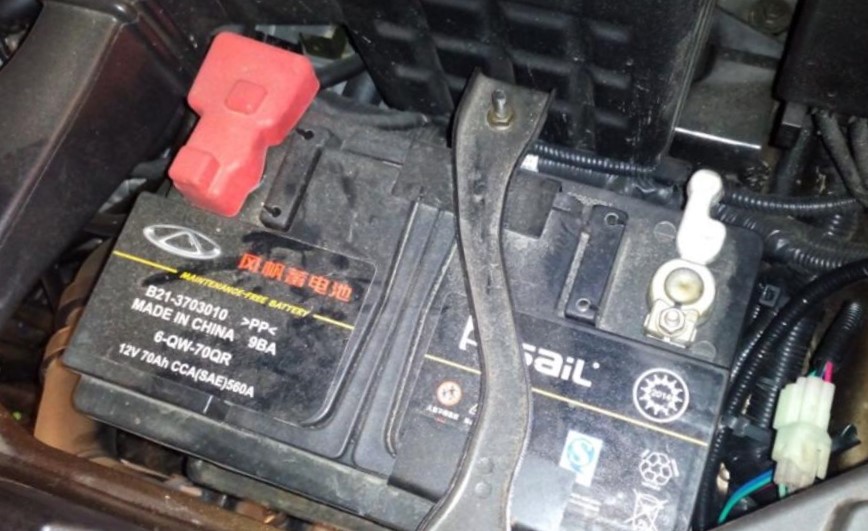 замена аккумулятора чери