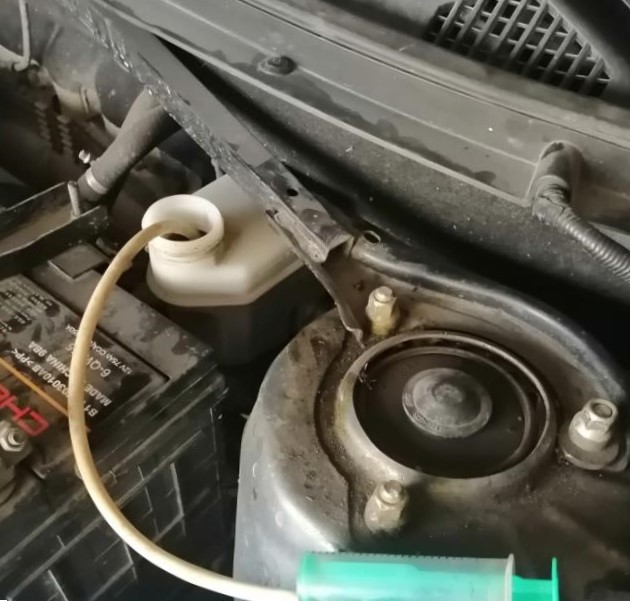 Замена тормозной жидкости чери