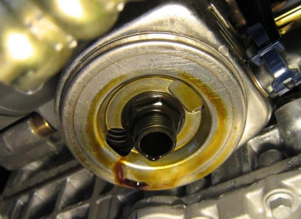 замена масляного фильтра Чери