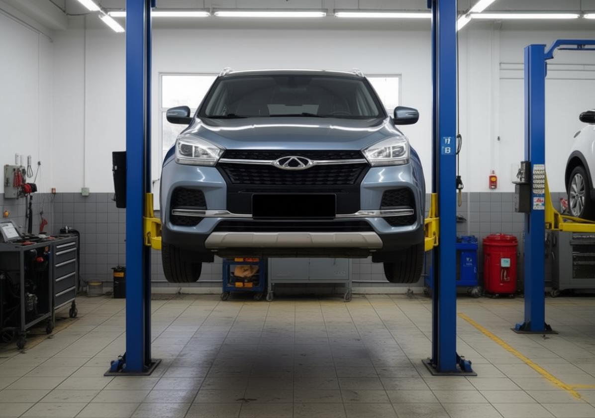 Chery Tiggo 4 в автосервисе на подъемнике