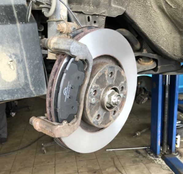 замена тормозных колодок чери